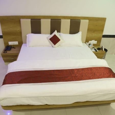 Amber Hotel Barmer Esterno foto