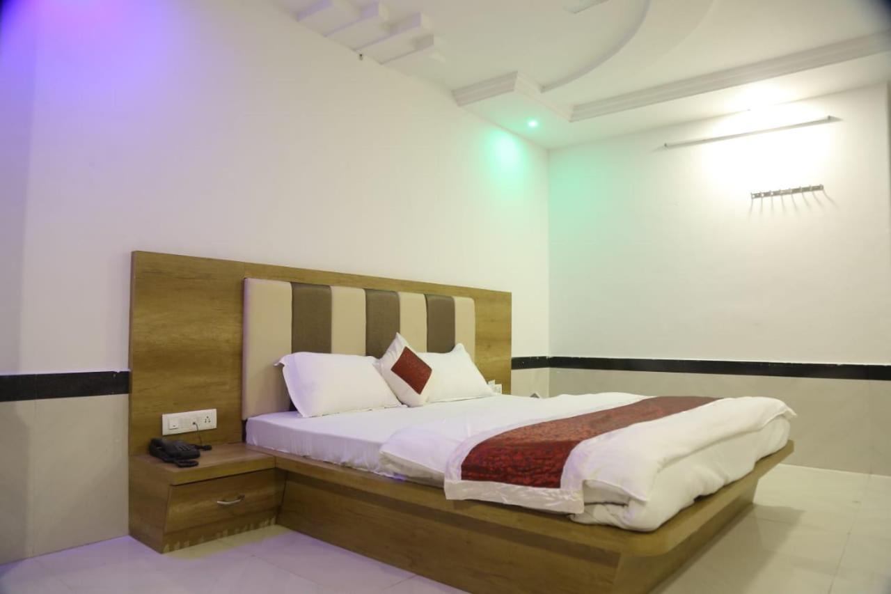 Amber Hotel Barmer Esterno foto